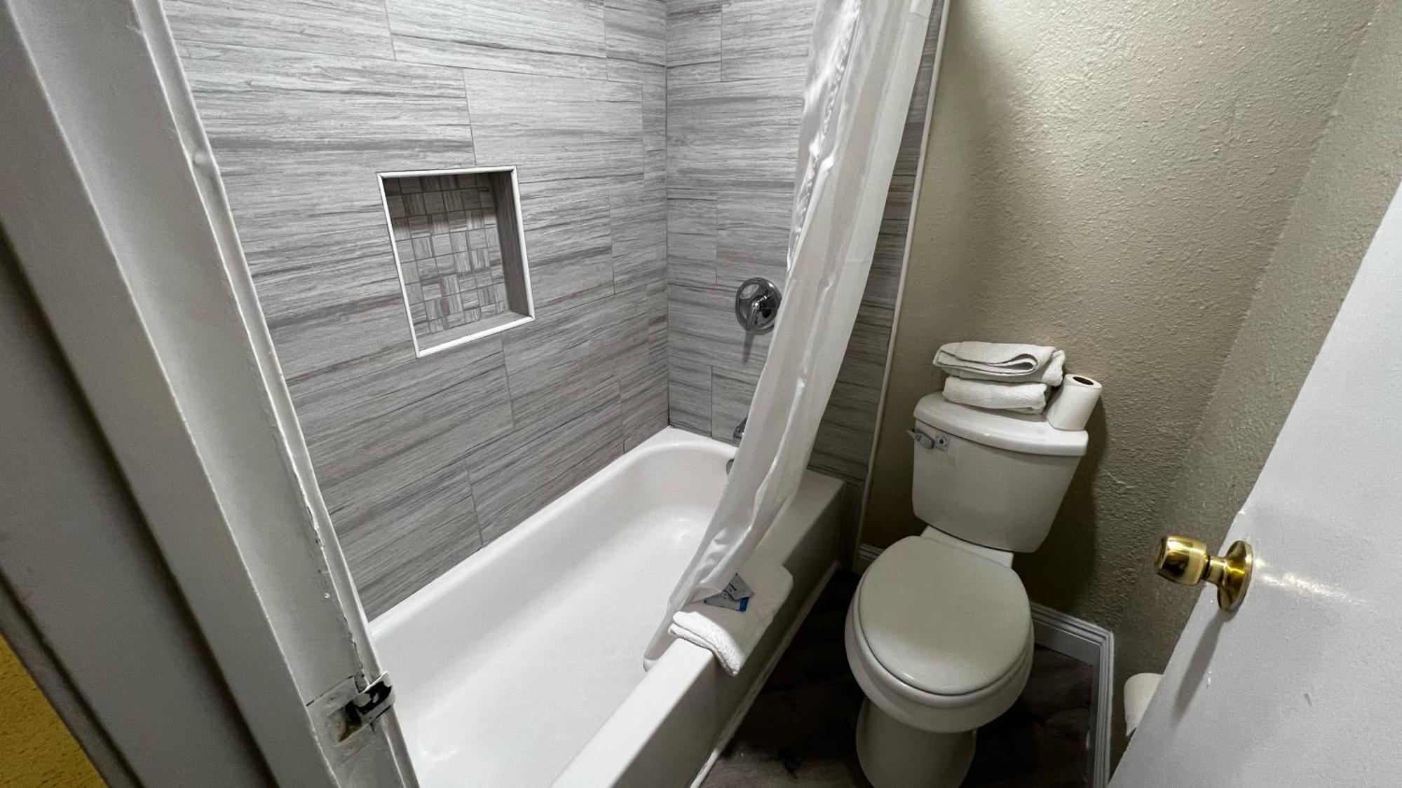 اورانج New American Inn & Suites المظهر الخارجي الصورة
